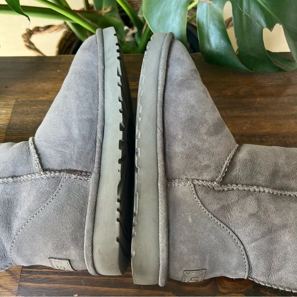 UGG Classic Short II Grey Suede Fur Lined Boots US7 - Picture 10 of 17